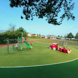 aire de jeux en gazon synthétique